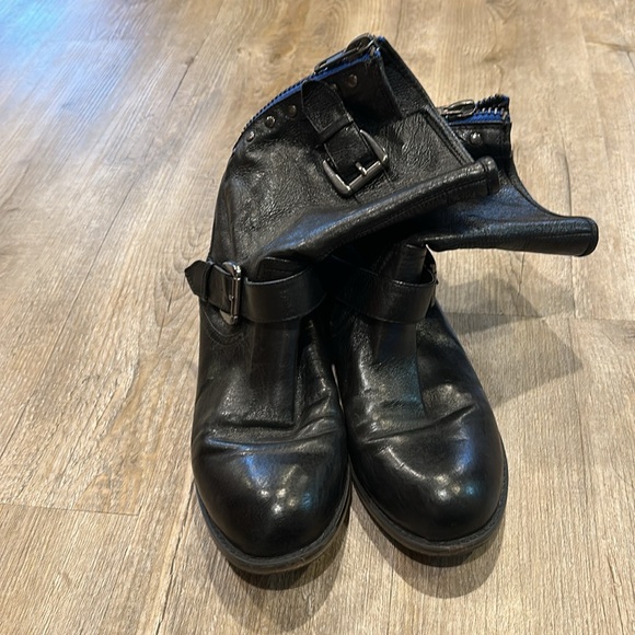 Women’s Steve Madden bike boot size 7.5. Cute buckles and embellishment. - Picture 2 of 5